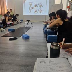 -亚太瑜伽普拉提学院