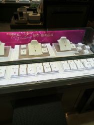 -潮宏基珠宝旗舰店(苏宁广场店)