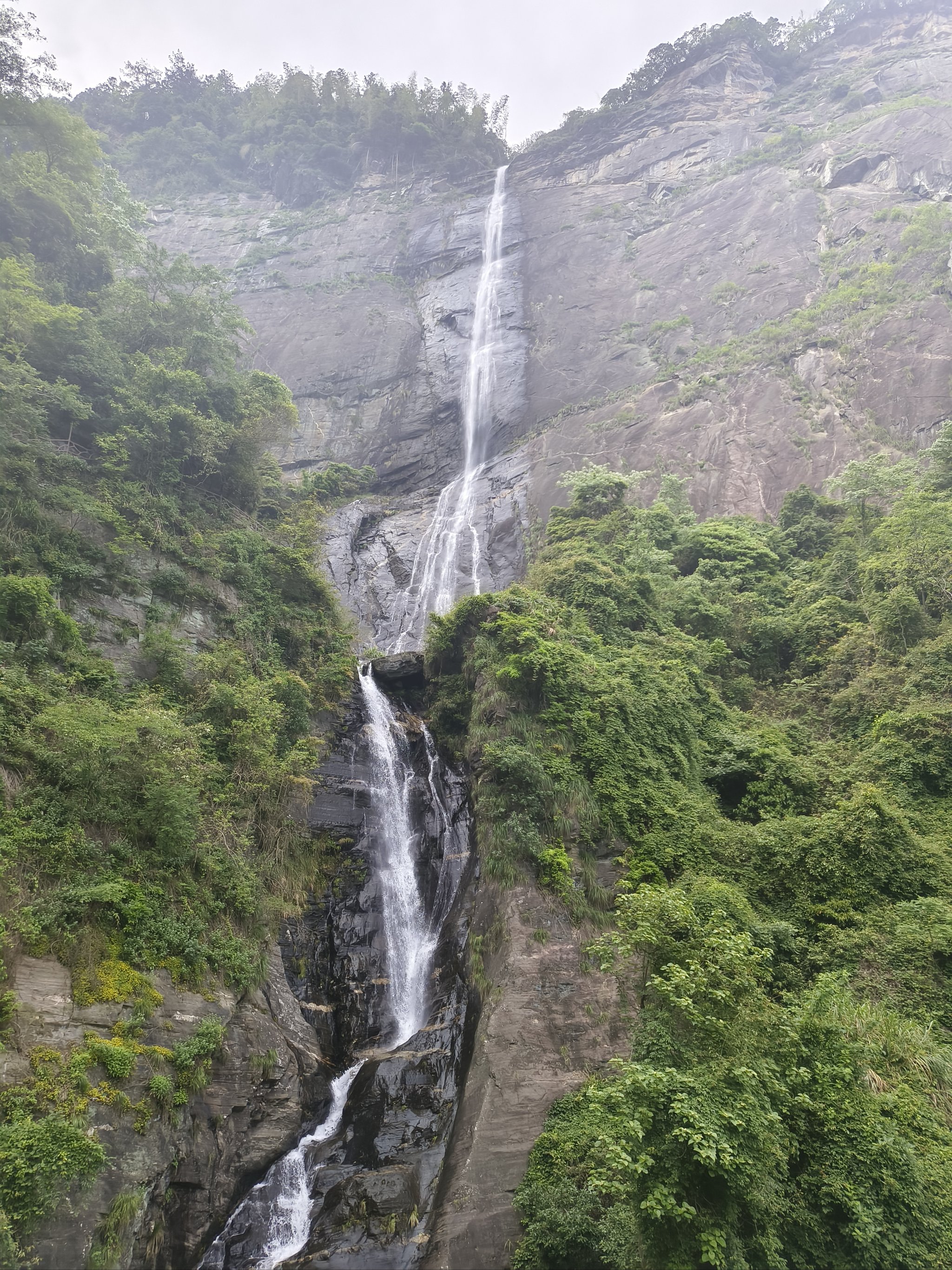 秀峰瀑布简介图片