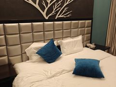 -昆明朗威酒店(昆明站火车站双桥夜市风情街店)