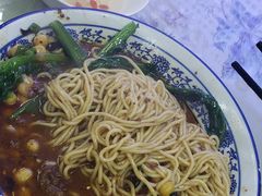 -渝之汇牛肉豌杂面