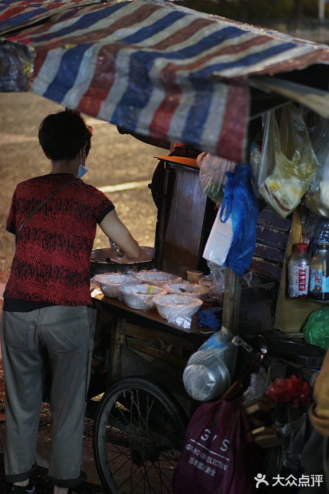 馄饨担子图片