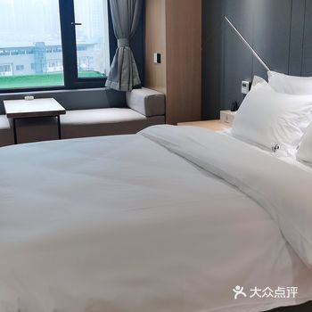 干净温馨，户外有个大花园可以喝茶