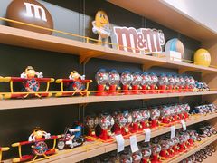 -m豆巧克力世界(上海世茂广场店)