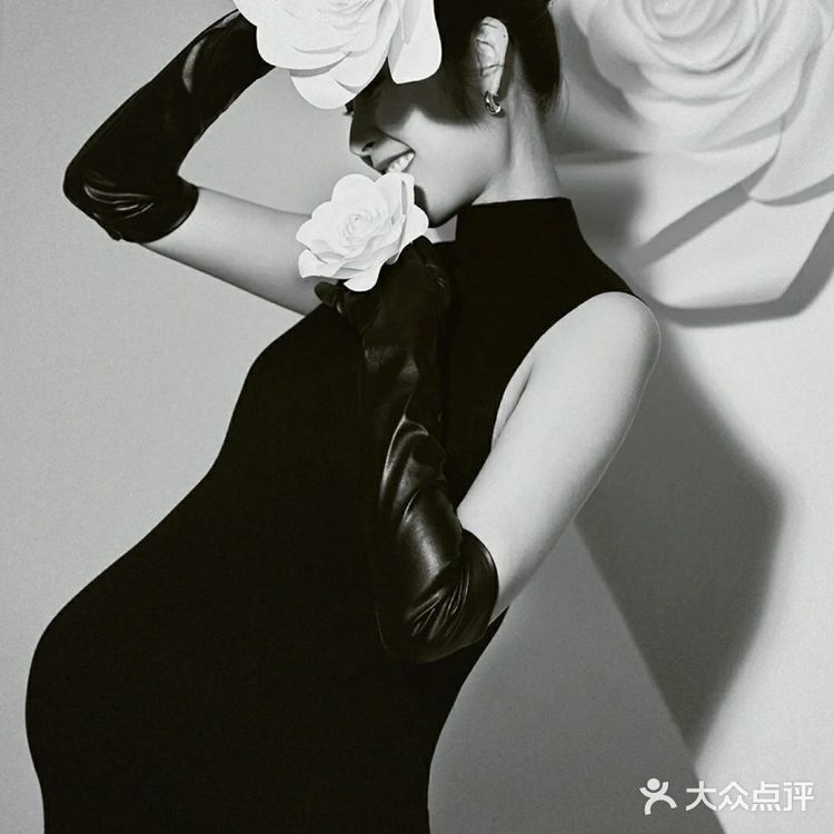 深圳孕照Ⅰ复古高级的COCO封面孕照写真