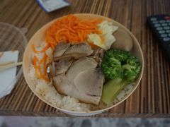 万峦猪脚便当-台铁便当本铺(新左营店)