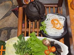 -老牌坊云南鱼豆花火锅(爱建店)