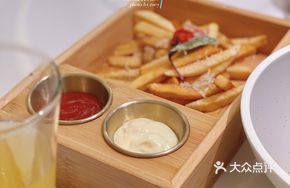 Parmesan Crinkle Fries with Black Truffle