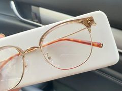 -美式眼镜·授权蔡司.依视路.尼康.豪雅.明月(人民广场店)