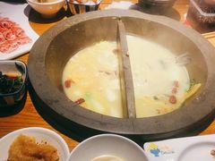 鱼汤火锅-咕嘟草帽鱼·牛奶一样的鲜鱼汤(包河万达广场创始店)