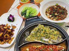 -阿瓦山寨·湘菜现炒·剁椒鱼头王(咸阳总店)