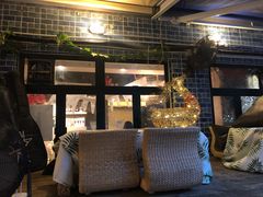 -layback cafe & bar