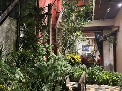 -Cuc Gach Quan Restaurant