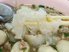 鱼丸清汤宽粉-榮泰米粉湯(Left Shop)