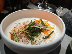 鸡丝麻酱拌米线-云海肴·汽锅鸡·云南菜(高德置地店)