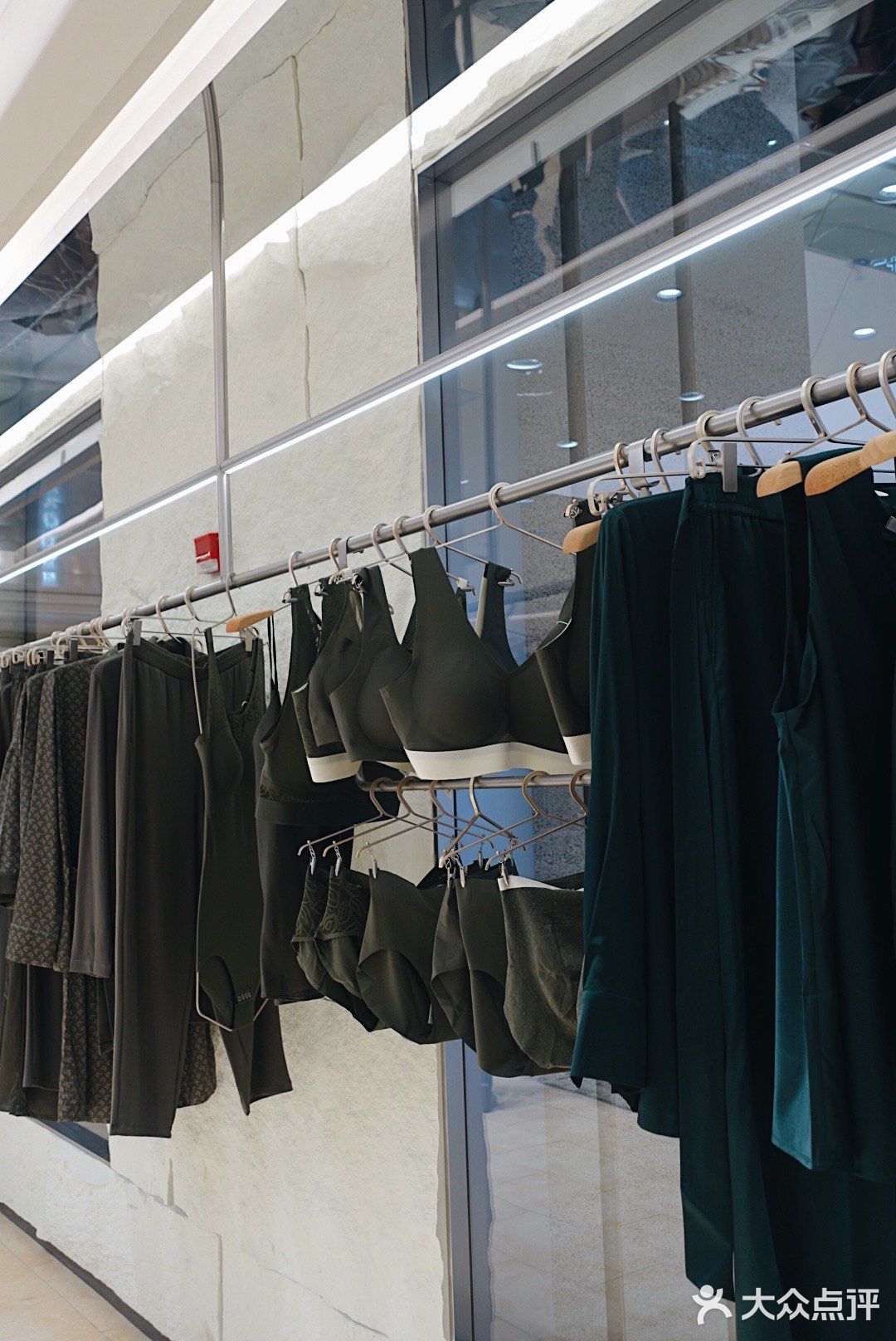 南京服装新店📗舒适衣服 迎接简单生活