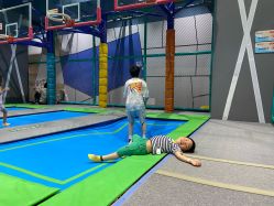 -反弹蹦床公园·亲子乐园·团建·派对(尚品奥莱店)