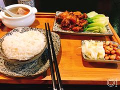 -山珍王国·云南野生菌石锅鱼