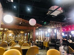 大堂-日进一片海.生腌海鲜火锅.宵夜烧烤(三里屯总店)