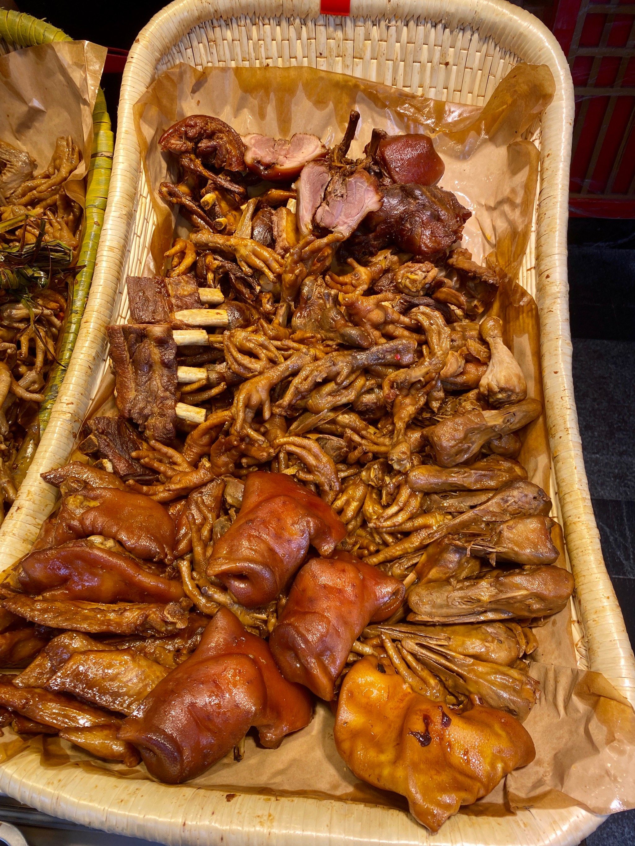 中坝商圈卡卡角角的现捞卤味小店