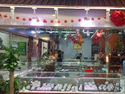 -灵彩珠宝(朗香街店)