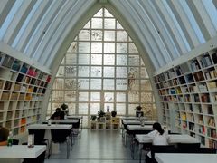 -钟书阁(松江泰晤士小镇店)