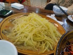 炝炒土豆丝-一品红烧鸭特色川菜(三岔湖店)