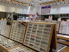 -美式眼镜·授权蔡司.依视路.尼康.豪雅.明月(人民广场店)