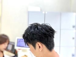 -十六番发型师事务所