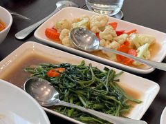 -Chom Cafe and Restaurant