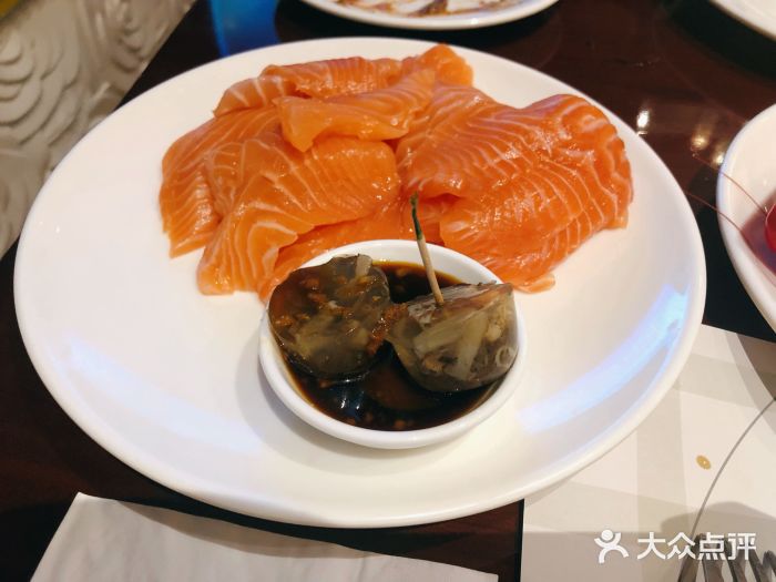 荣誉国际酒店-云顶旋转餐厅三文鱼图片