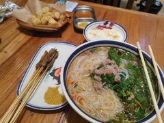 -云阿蛮云南生烫牛肉米线(奉贤路店)