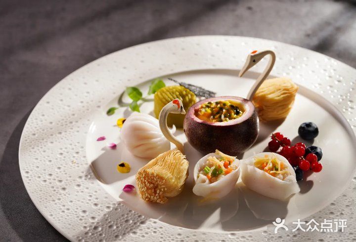 本帮粤韵舌尖共舞，静安寺旁味蕾盛宴