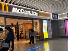 -麦当劳(上海虹桥站30B检票口楼上)