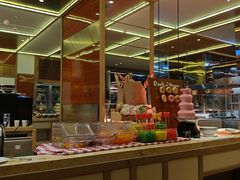 -大中华希尔顿酒店-念自助餐·嗨啤·小龙虾
