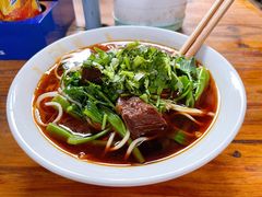 特色牛肉面-老地方巷内小面