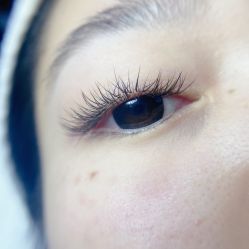 -潮店·虞妃妮轻奢美甲美睫馆