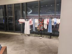 -URBAN REVIVO(上海中庚漫游城店)
