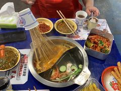 -马路边边串串香(苗栗路店)