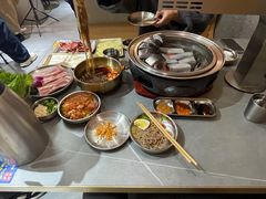 -围炉肉舍•炭烤活鳗•丹东海鲜烤肉(步行街店)