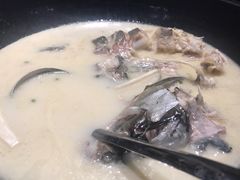 筒子骨炖青鲩-忆见妈妈菜(银河城店)