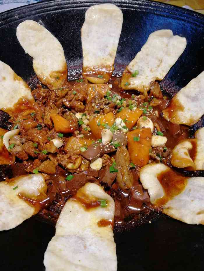 家门口地锅鸡-"在一排门面中 找了个店里有客人的,感觉.