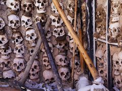 -比如骷髅墙景区