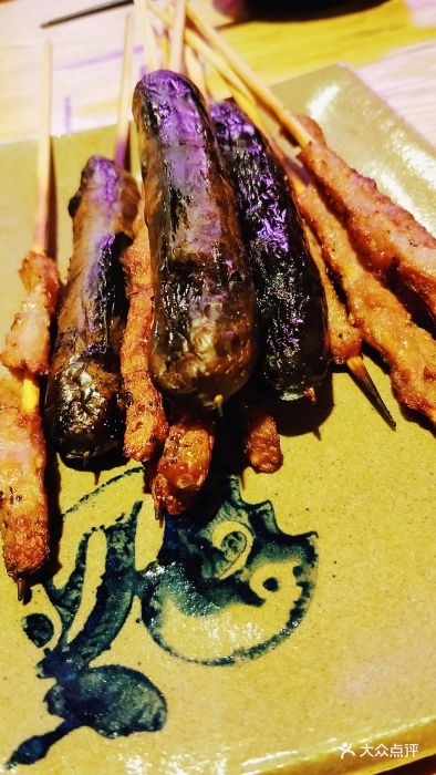 粮站烤肉酒馆烤芝士黑肠图片 - 第1张