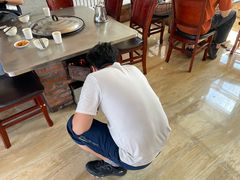 大堂-粘豆包柴火铁锅炖