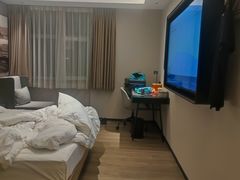 -西安大雁塔科技大学地铁站亚朵酒店