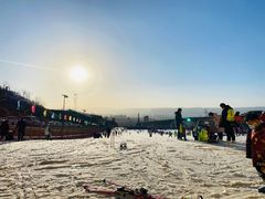 -采薇庄园四季滑雪场