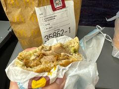 -麦当劳(上海虹桥站30B检票口楼上)