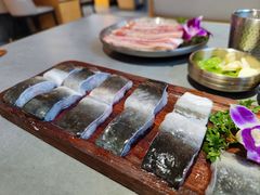 -围炉肉舍•炭烤活鳗•丹东海鲜烤肉(步行街店)