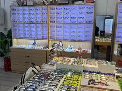 -天空之镜眼镜店蔡司依视路配镜授权零售店(望京颐堤港店)